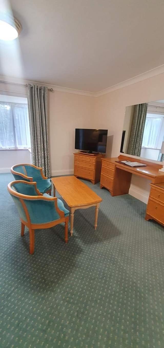 The Walnut Tree Hotel Bridgwater Bagian luar foto