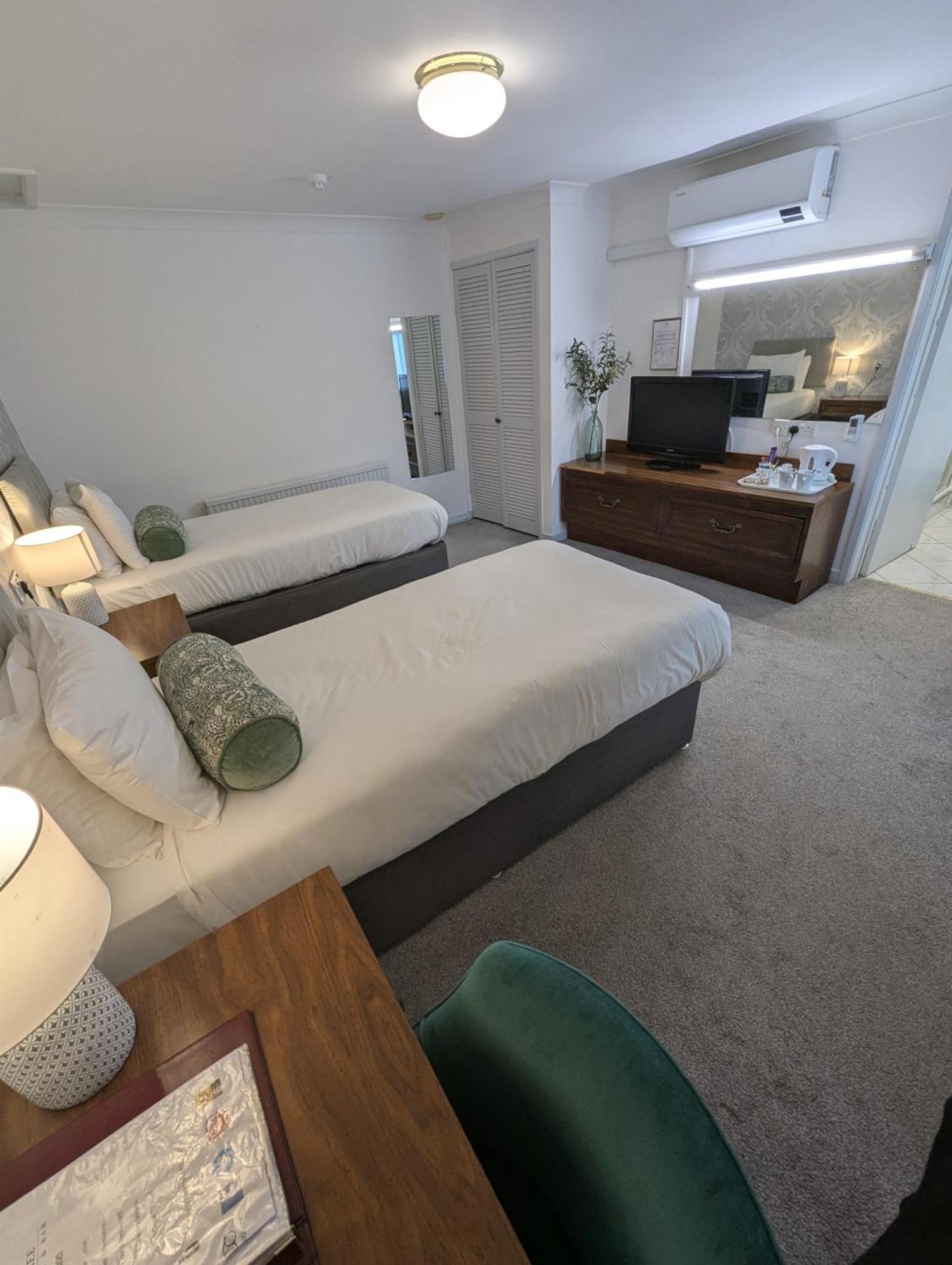 The Walnut Tree Hotel Bridgwater Bagian luar foto