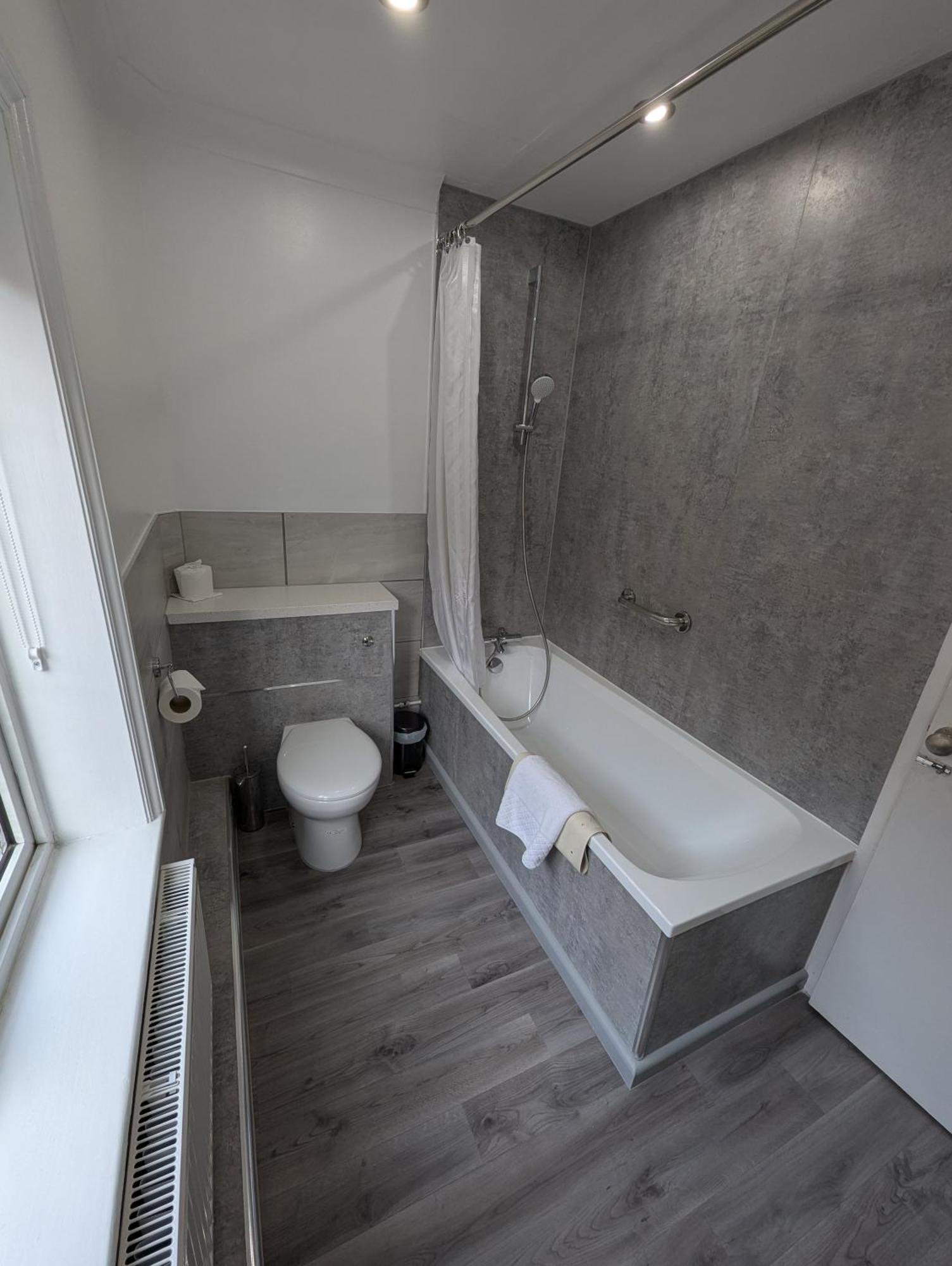 The Walnut Tree Hotel Bridgwater Bagian luar foto