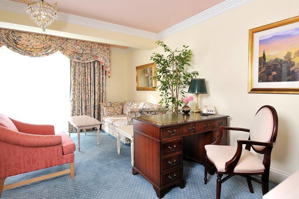 The Walnut Tree Hotel Bridgwater Bagian luar foto